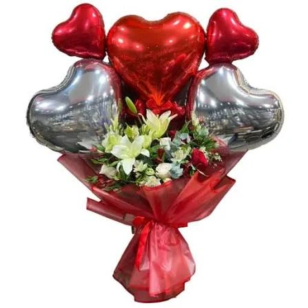Ramo de globos corazon liliums y rosas importadas